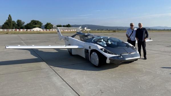 خودروی Air Car در 3 دقیقه به هواپیما تبدیل می شود خودروی Air Car در 3 دقیقه به هواپیما تبدیل می گردد
