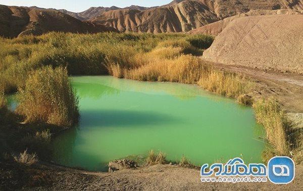 چشمه شگفت انگیز تلخاب در لاسجرد سرخه قرار دارد چشمه شگفت انگیز تلخاب در لاسجرد سرخه واقع شده است